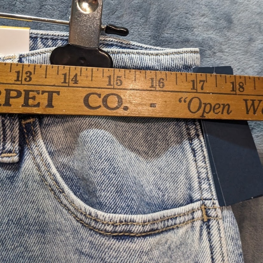 Hollister Curvy High Rise Mom Jeans Light Wash Distressed 17R W33 L27 Denim NWT - Picture 4 of 10
